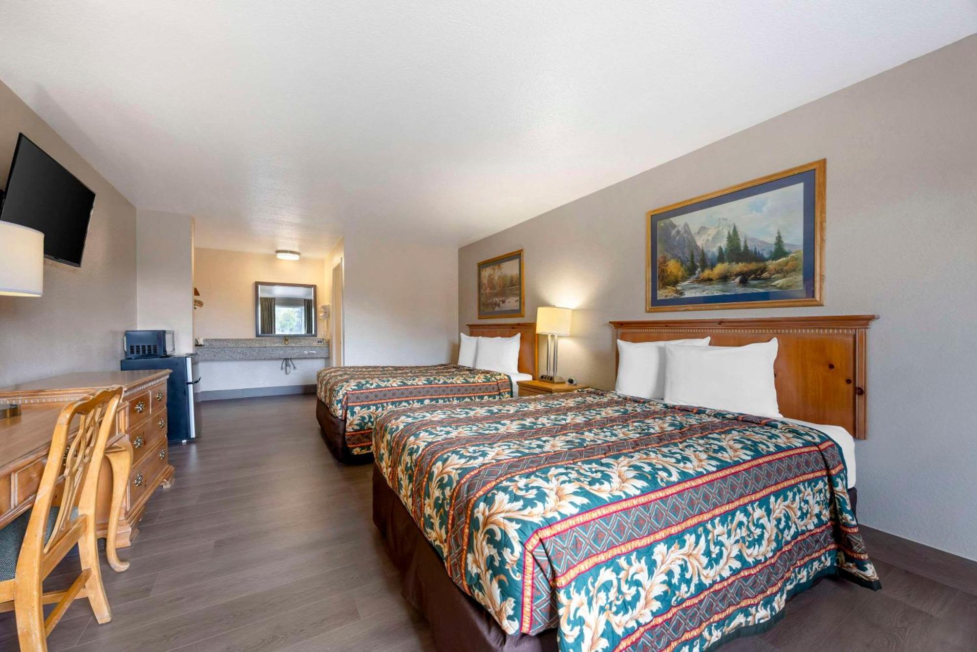 Rodeway Inn *