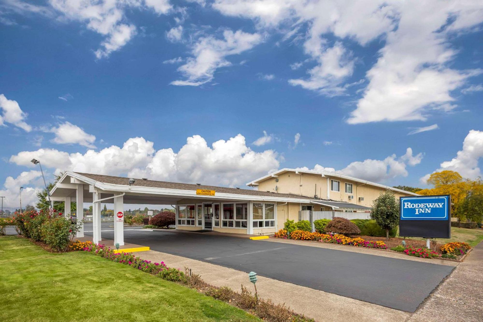 Rodeway Inn *